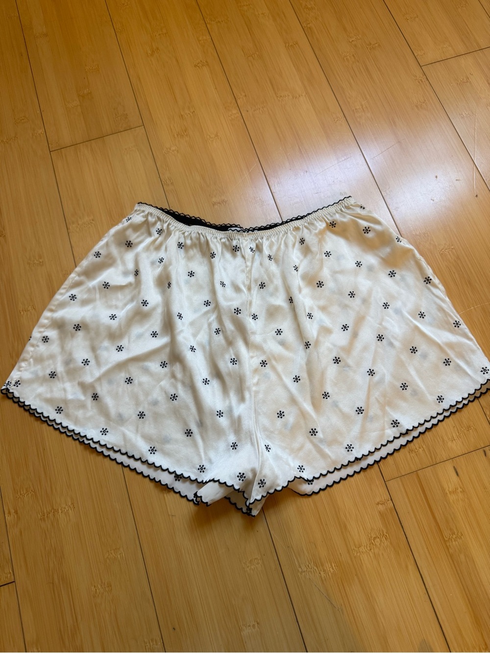 Doen Silk Marilyn Floral Shorts Size Small